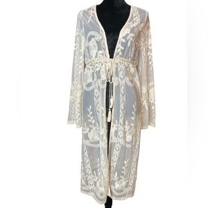 HP! Story On Elegant Cream Lace Cover Up/Kimono Robe